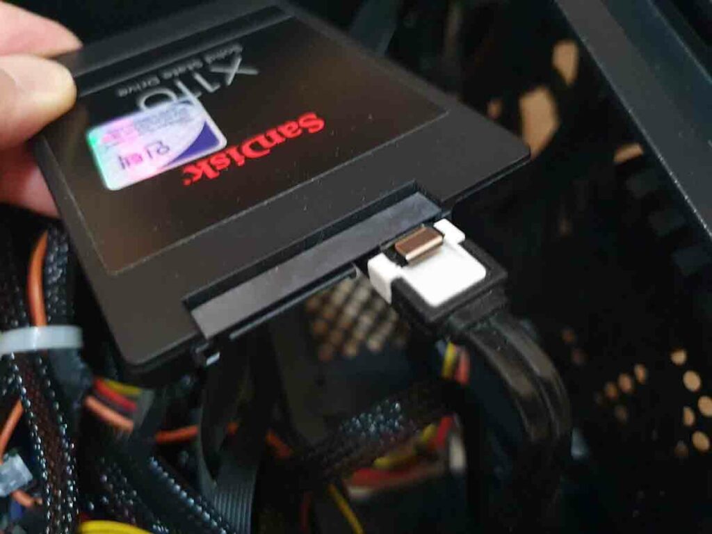 SSD 추가 설치 2.5인치 SATA SATA케이블연결